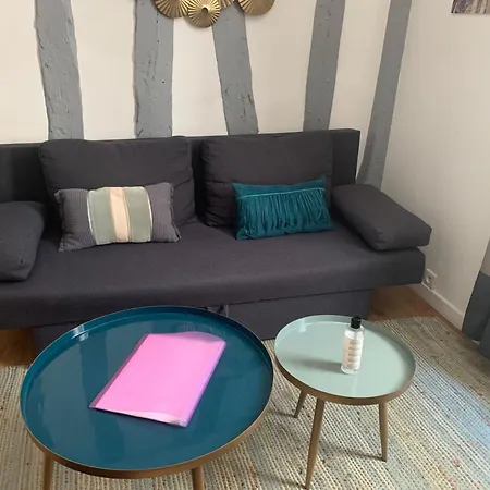 Adorable Studio Parking Possible *